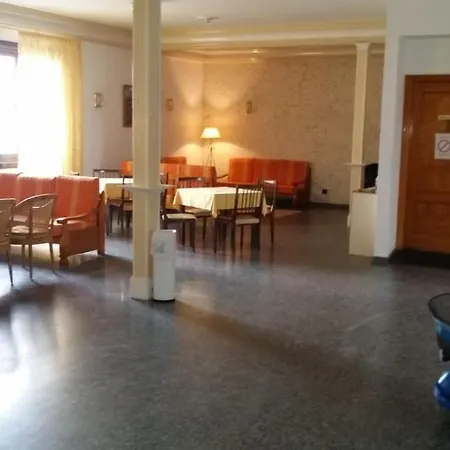 En Edificio Stella Maris Paseo Maritimo فوينخيرولا